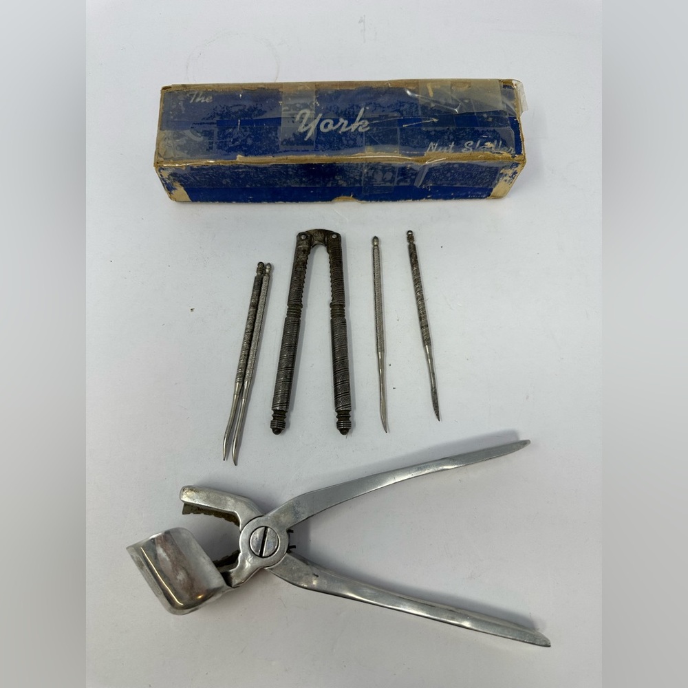 Vintage THE YORK NUT SHELLER Model The TEXAN San Angelo TX, USA With Box Picks
